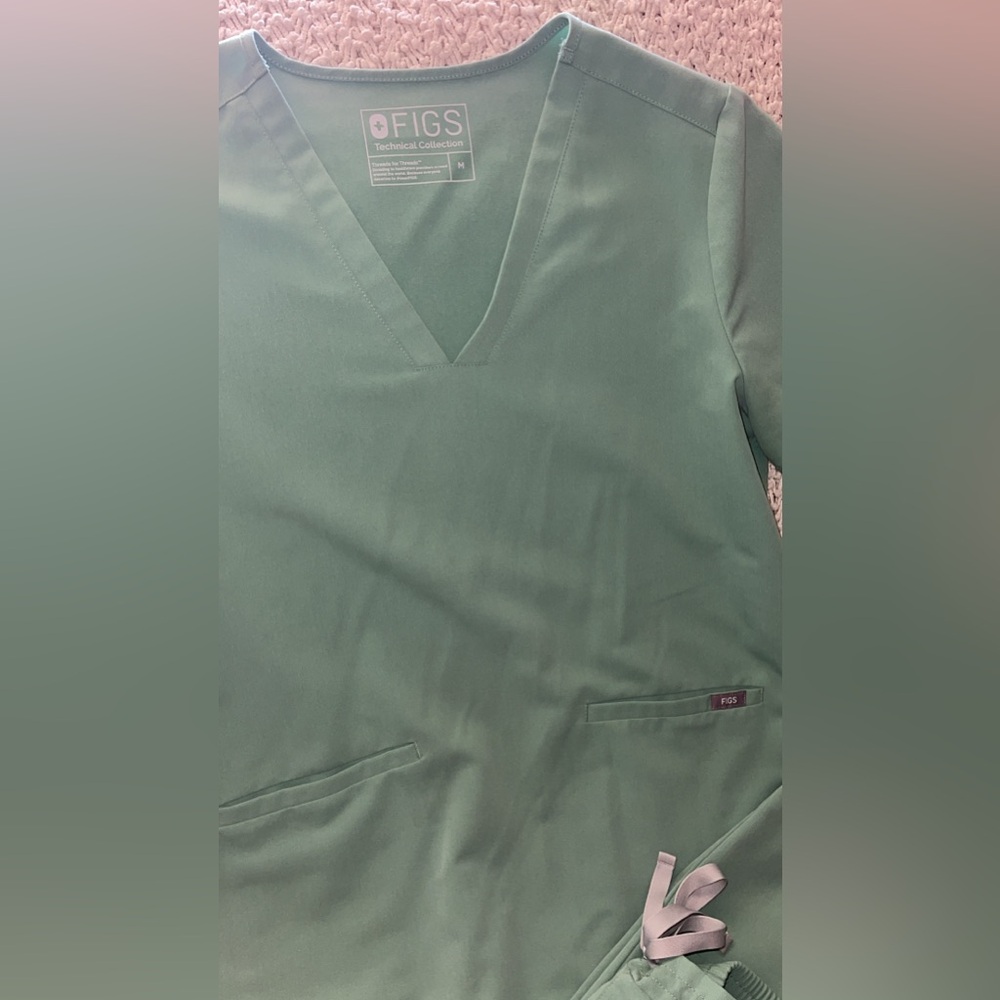 Size M women’s FIGS scrubs in light green (emerald or jade color)